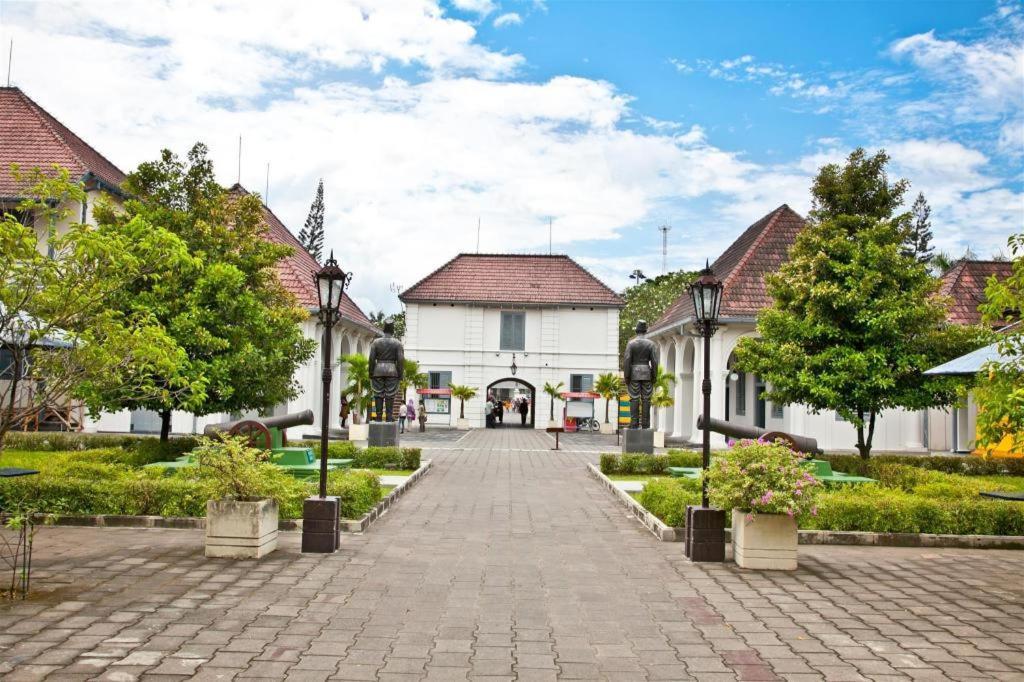 Tasneem Hotel Malioboro Yogyakarta Exterior photo