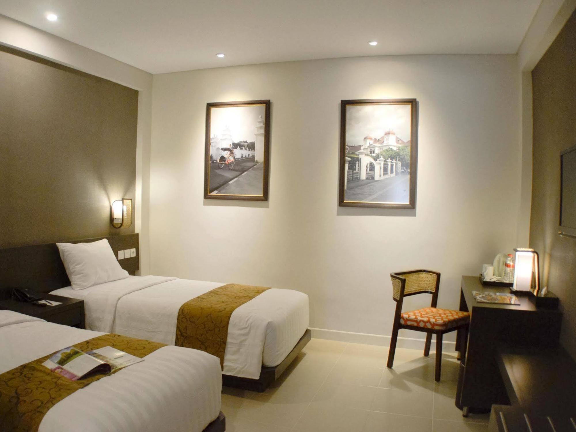 Tasneem Hotel Malioboro Yogyakarta Exterior photo